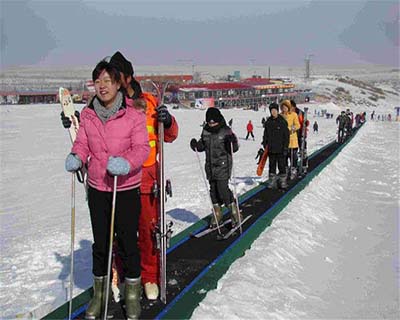 滑雪場(chǎng)策劃要考慮其空間面積，山勢山型